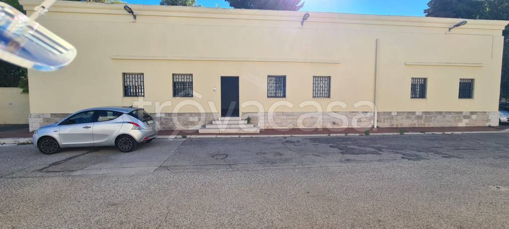ufficio in affitto a Bari in zona Picone