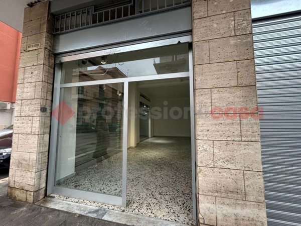 negozio in affitto a Bari in zona Libertà