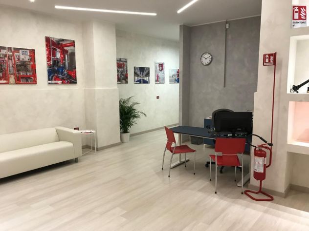 negozio in affitto a Bari in zona Murat