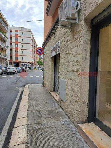negozio in affitto a Bari in zona Picone