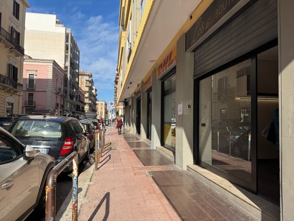 negozio in affitto a Bari in zona Murat