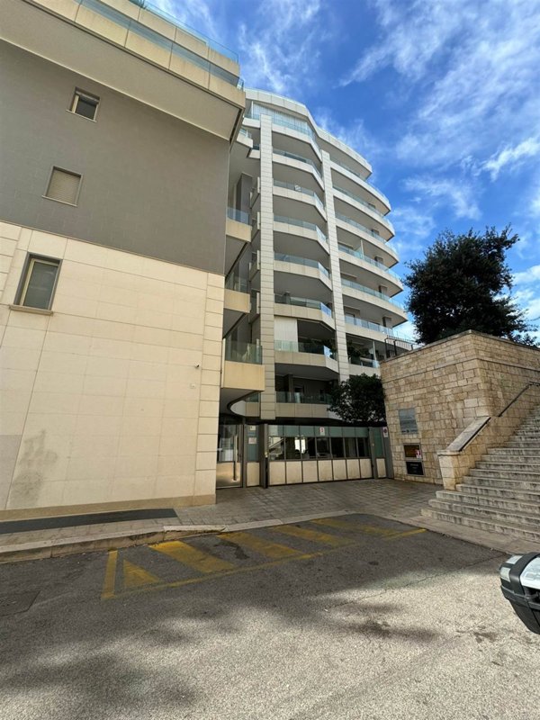 ufficio in affitto a Bari in zona Picone