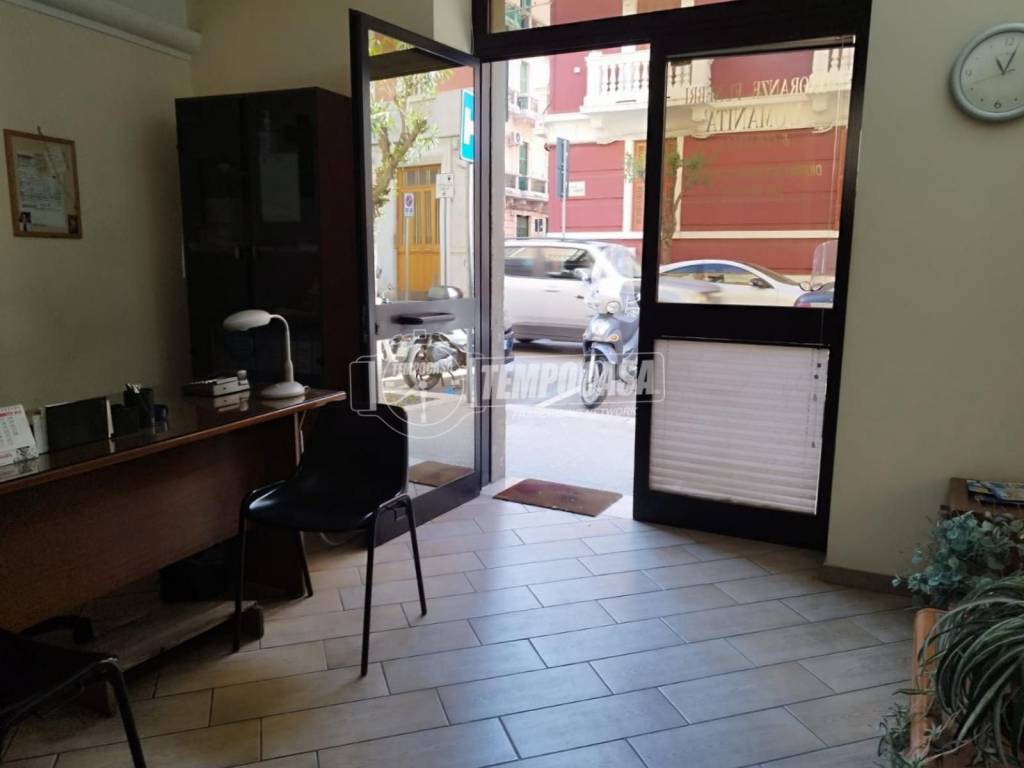 negozio in affitto a Bari in zona Madonnella