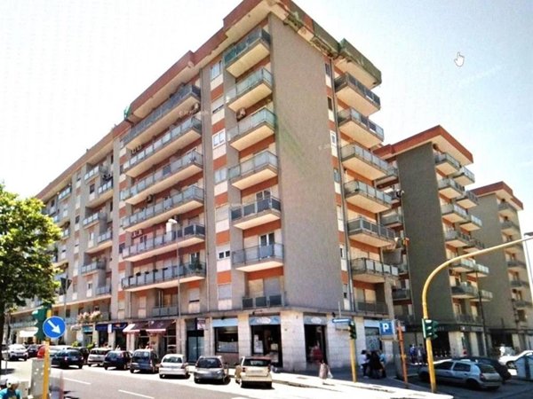 negozio in affitto a Bari in zona Libertà
