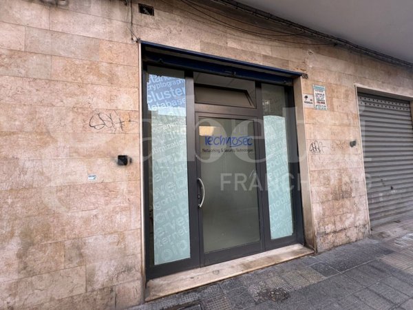 locale commerciale in affitto a Bari in zona Libertà