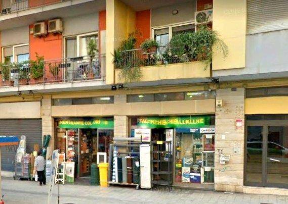 negozio in affitto a Bari in zona Picone