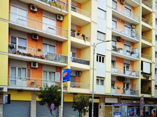 negozio in affitto a Bari in zona Picone