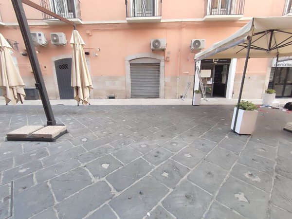 negozio in affitto a Bari in zona Murat