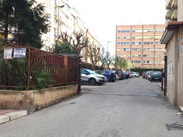 negozio in affitto a Bari in zona Picone