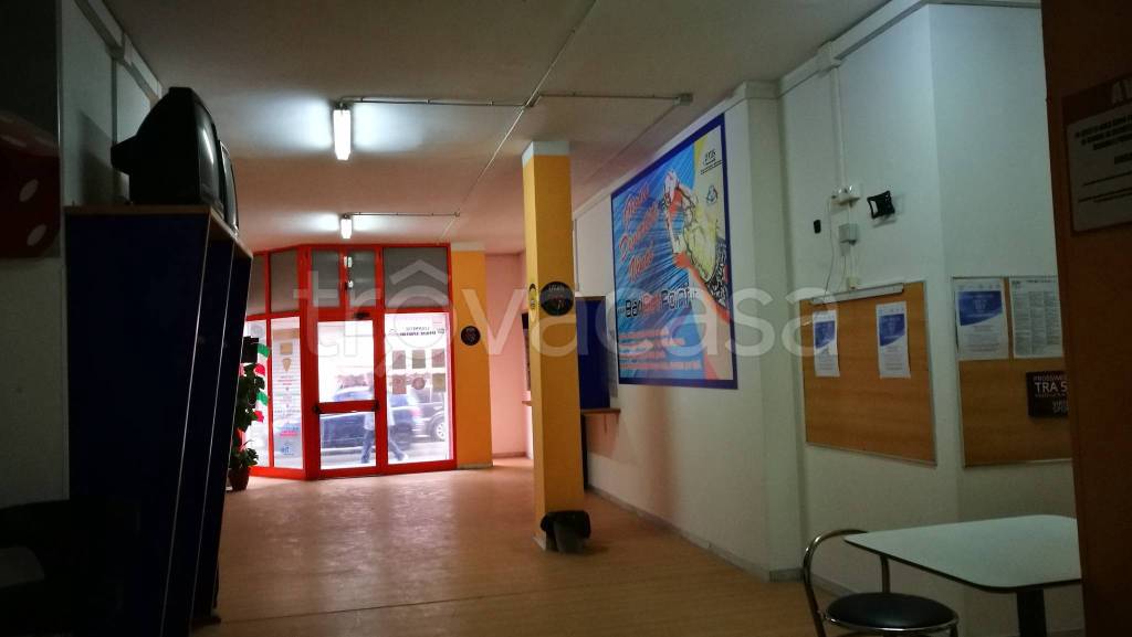 negozio in affitto a Bari in zona Libertà
