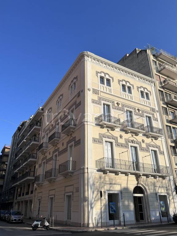 negozio in affitto a Bari in zona Murat
