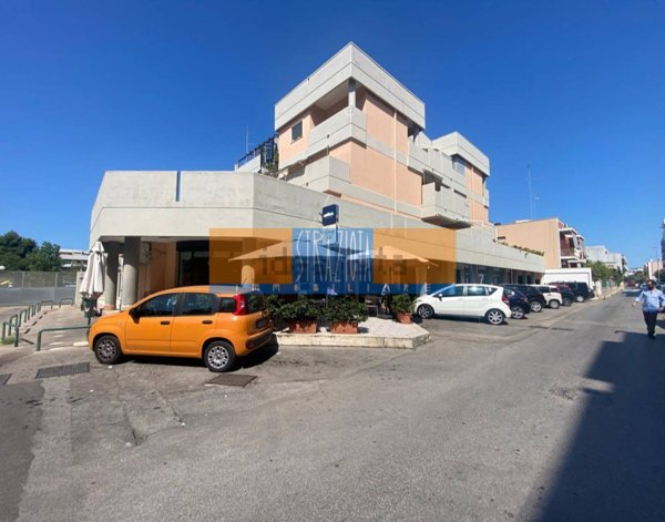 locale commerciale in affitto a Bari in zona Palese/Macchie