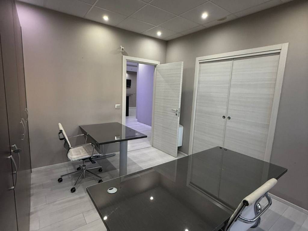 ufficio in affitto a Bari in zona Poggiofranco
