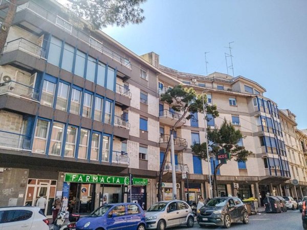 ufficio in affitto a Bari in zona Poggiofranco