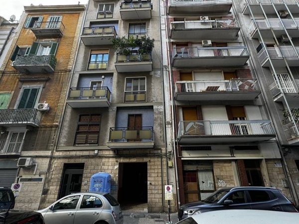 negozio in affitto a Bari in zona Murat