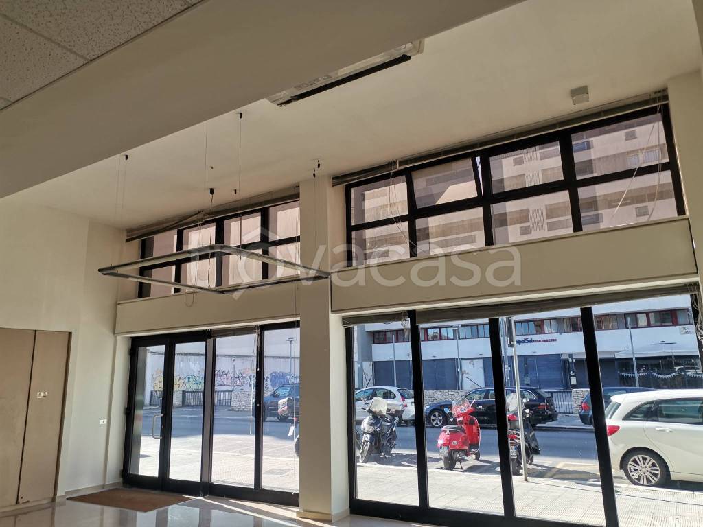 negozio in affitto a Bari in zona Japigia