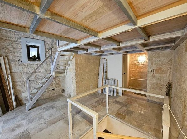 negozio in affitto a Bari in zona Città Vecchia