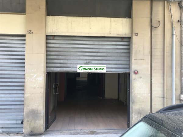 locale commerciale in affitto a Bari in zona Libertà