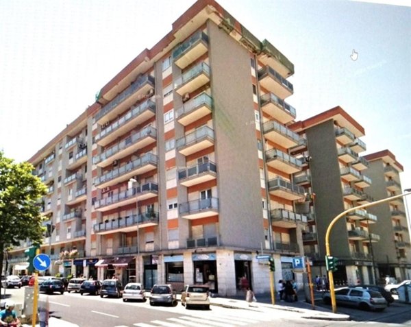 locale commerciale in affitto a Bari in zona Libertà