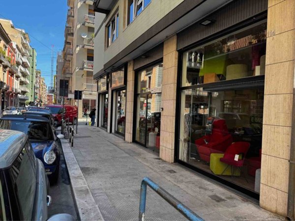 negozio in affitto a Bari in zona Murat