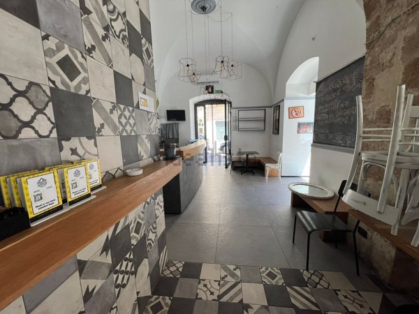 negozio in affitto a Bari in zona Murat