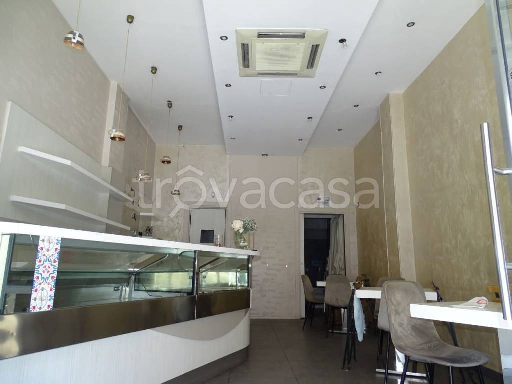 negozio in affitto a Bari in zona Carrassi