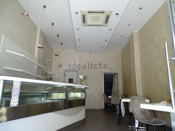 locale commerciale in affitto a Bari in zona Picone
