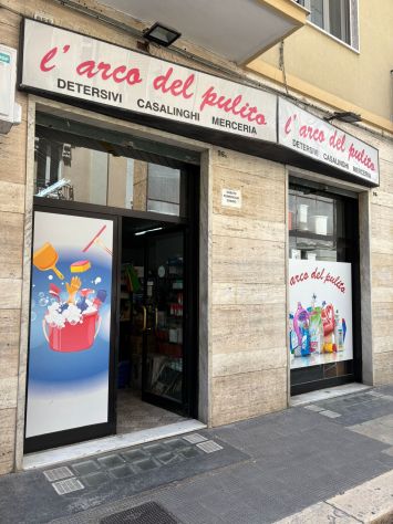 negozio in affitto a Bari in zona Città Vecchia