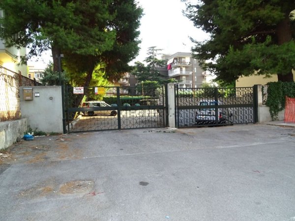 locale commerciale in affitto a Bari in zona Poggiofranco