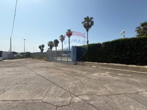 locale commerciale in affitto a Bari in zona Ceglie del Campo