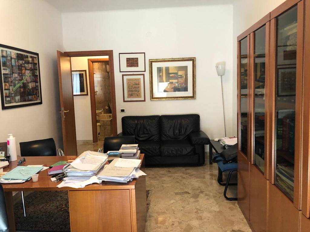 ufficio in affitto a Bari in zona Picone