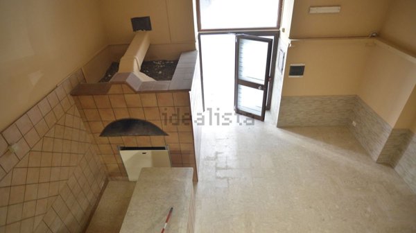 negozio in affitto a Bari in zona Murat