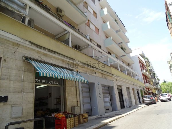locale commerciale in affitto a Bari in zona Picone