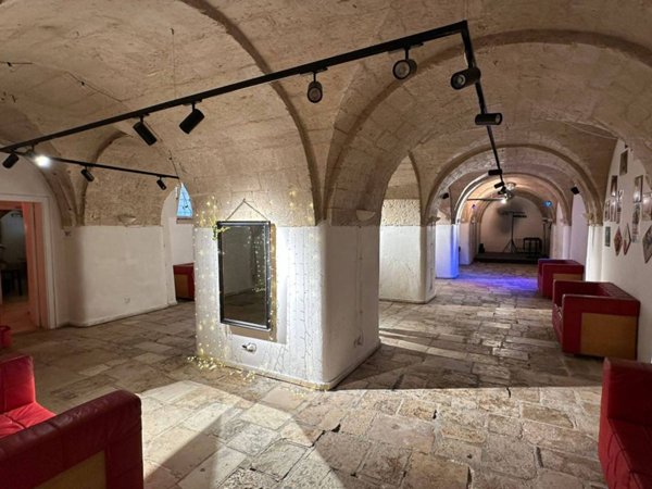 negozio in affitto a Bari in zona Città Vecchia