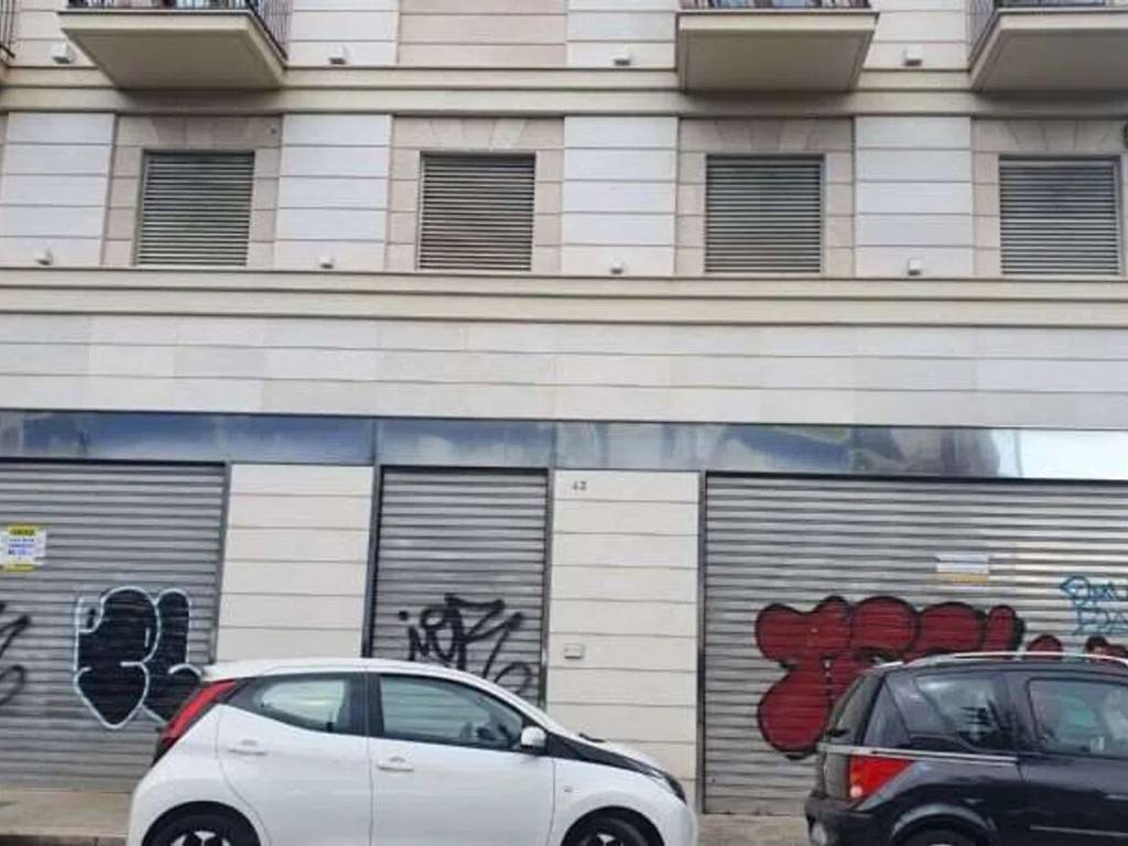 locale commerciale in affitto a Bari in zona Murat