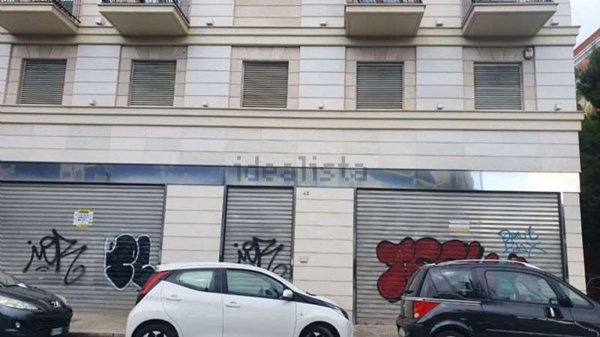 locale commerciale in affitto a Bari in zona Murat