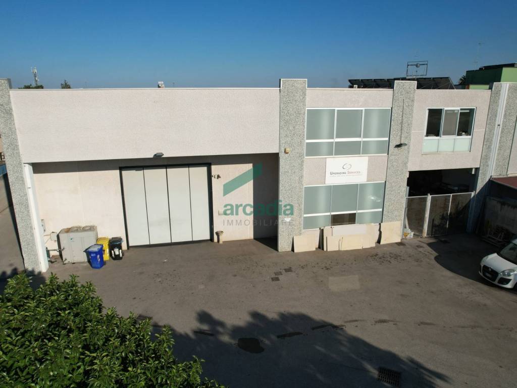 locale commerciale in affitto a Bari in zona Poggiofranco