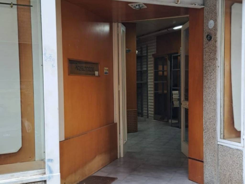 negozio in affitto a Bari in zona Carrassi