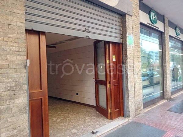 negozio in affitto a Bari in zona Poggiofranco