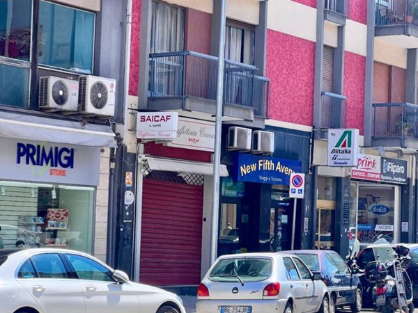 negozio in affitto a Bari in zona Murat