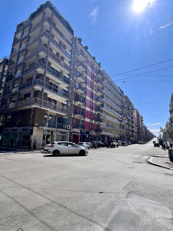 locale commerciale in affitto a Bari in zona Murat