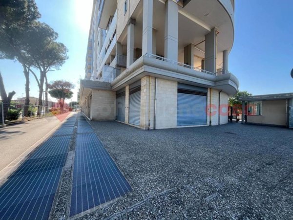 negozio in affitto a Bari in zona San Paolo