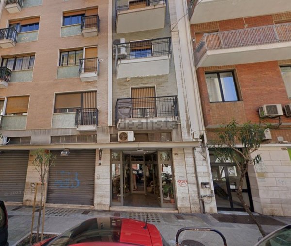 locale commerciale in affitto a Bari in zona Murat