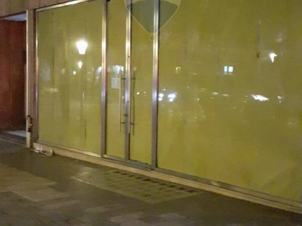 negozio in affitto a Bari in zona Murat