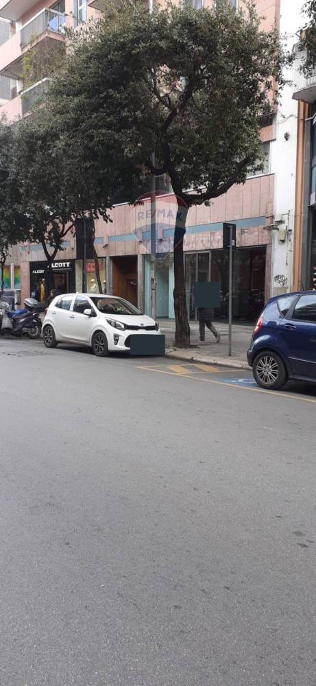 locale commerciale in affitto a Bari in zona Murat