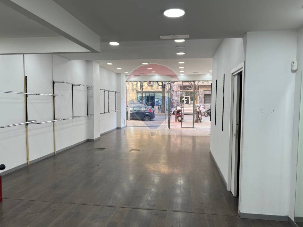 locale commerciale in affitto a Bari in zona Murat