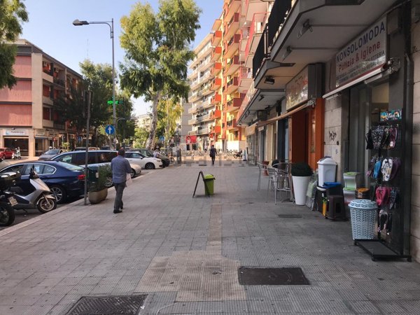 locale commerciale in affitto a Bari in zona Picone