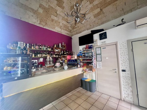 negozio in affitto a Bari in zona Murat