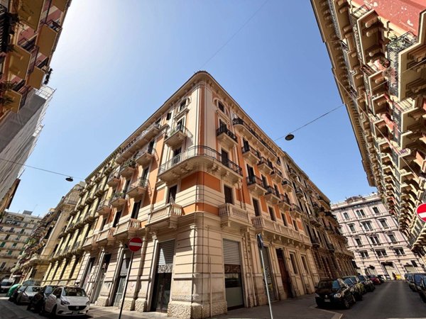 negozio in affitto a Bari in zona Murat