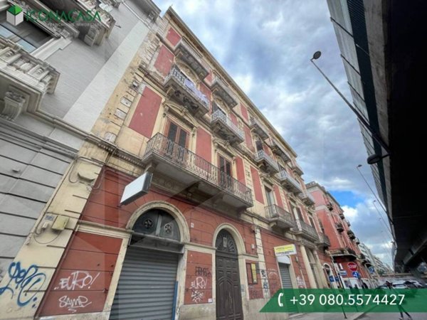 negozio in affitto a Bari in zona Murat